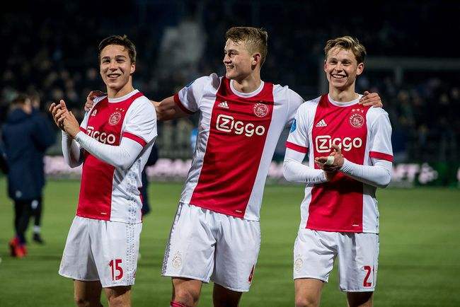 阿贾克斯球队备战决赛,全队士气高昂 阿贾克斯球队备战决赛,全队士气高昂