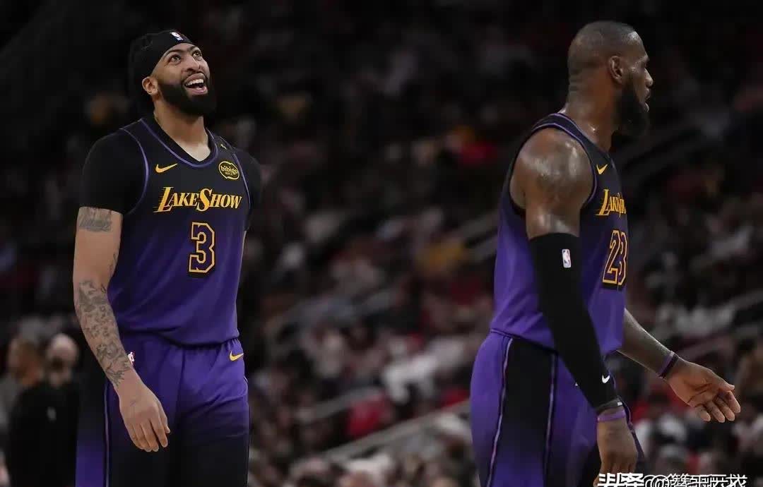 关于球员战术多变,比赛节奏扣人心弦的信息 关于球员战术多变,比赛节奏扣人心弦的信息