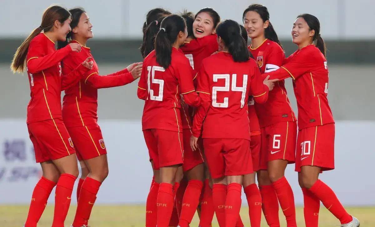 包含国际女足比赛中,各国队员展现出色技术和团队合作的词条 包含国际女足比赛中,各国队员展现出色技术和团队合作的词条