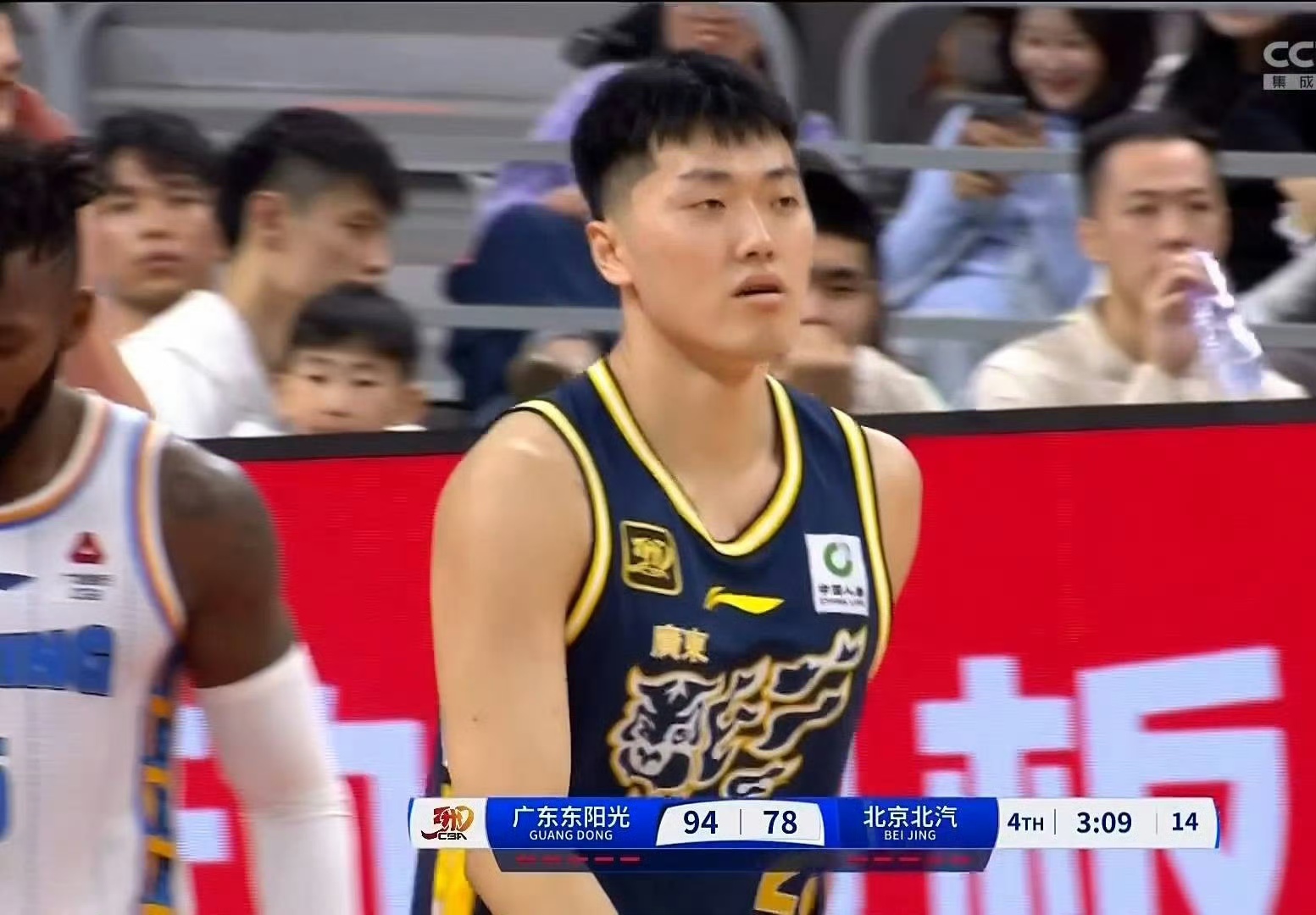 开云体育官网-广东男篮再次获得胜利，稳坐第一