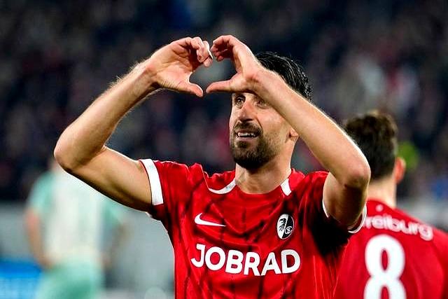 开云体育官网入口-关于弗赖堡力拔头筹，球队晋级欧洲联赛半决赛的信息