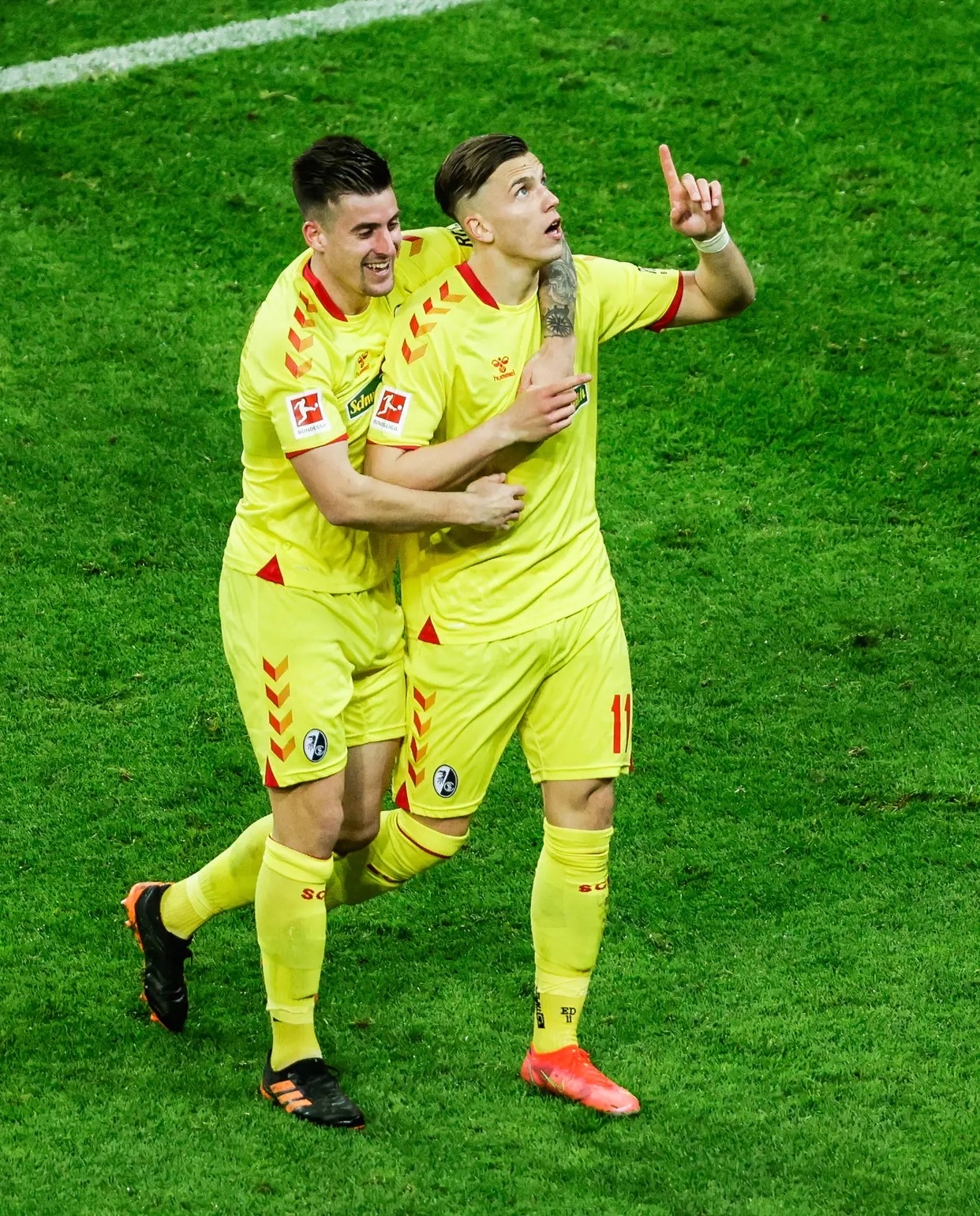 关于弗赖堡力拔头筹,球队晋级欧洲联赛半决赛的信息 关于弗赖堡力拔头筹,球队晋级欧洲联赛半决赛的信息