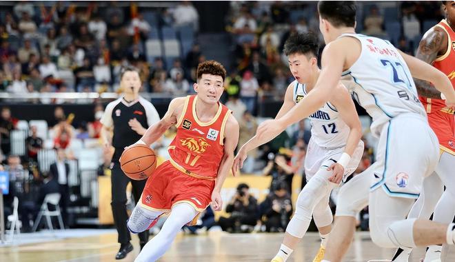 浙江广厦队临阵换将,力图争取胜利 浙江广厦队临阵换将,力图争取胜利