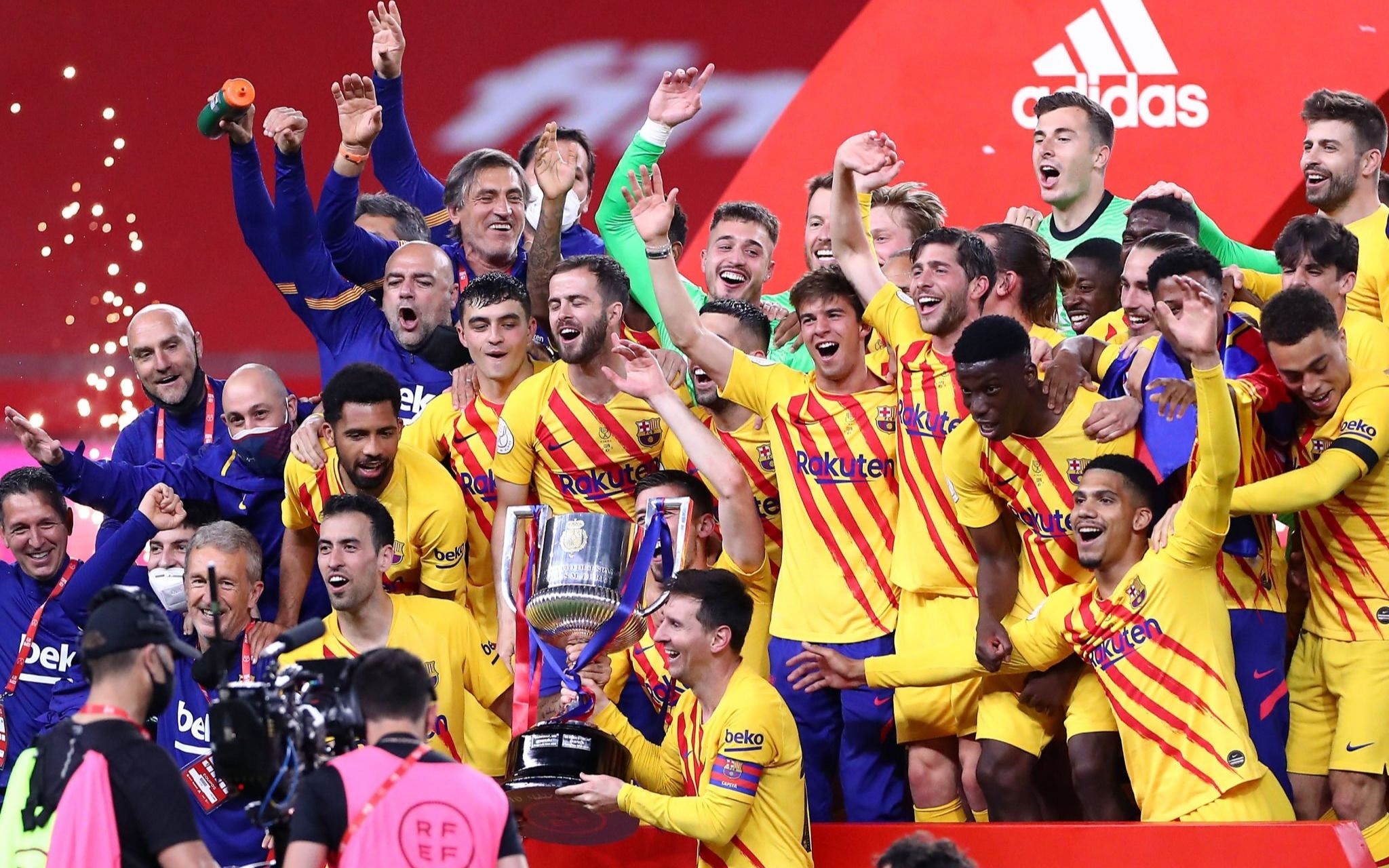 巴伦西亚主场不敌对手,遭遇连败 巴伦西亚主场不敌对手,遭遇连败