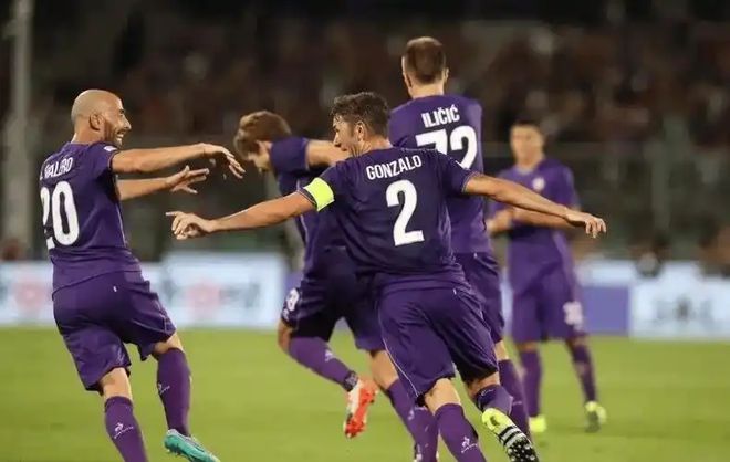 开云体育登录入口-佛罗伦萨年轻球员表现抢眼，成为全队焦点