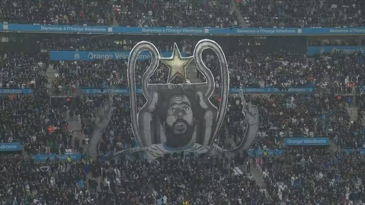 开云体育官方入口-马赛球迷与球员互动赛前气氛火爆