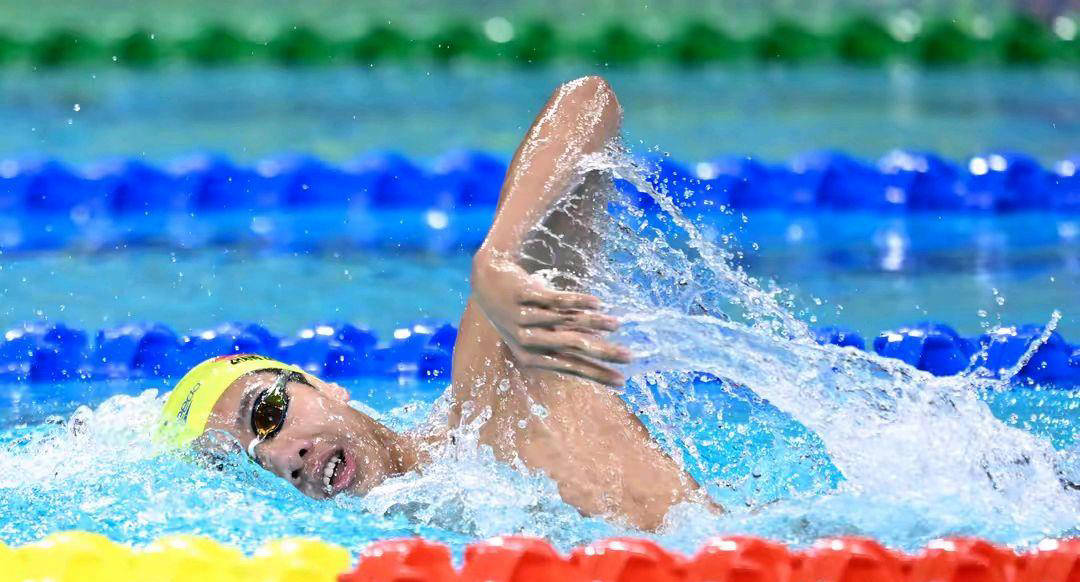 开云体育入口-西班牙游泳选手展现实力，夺得桂冠