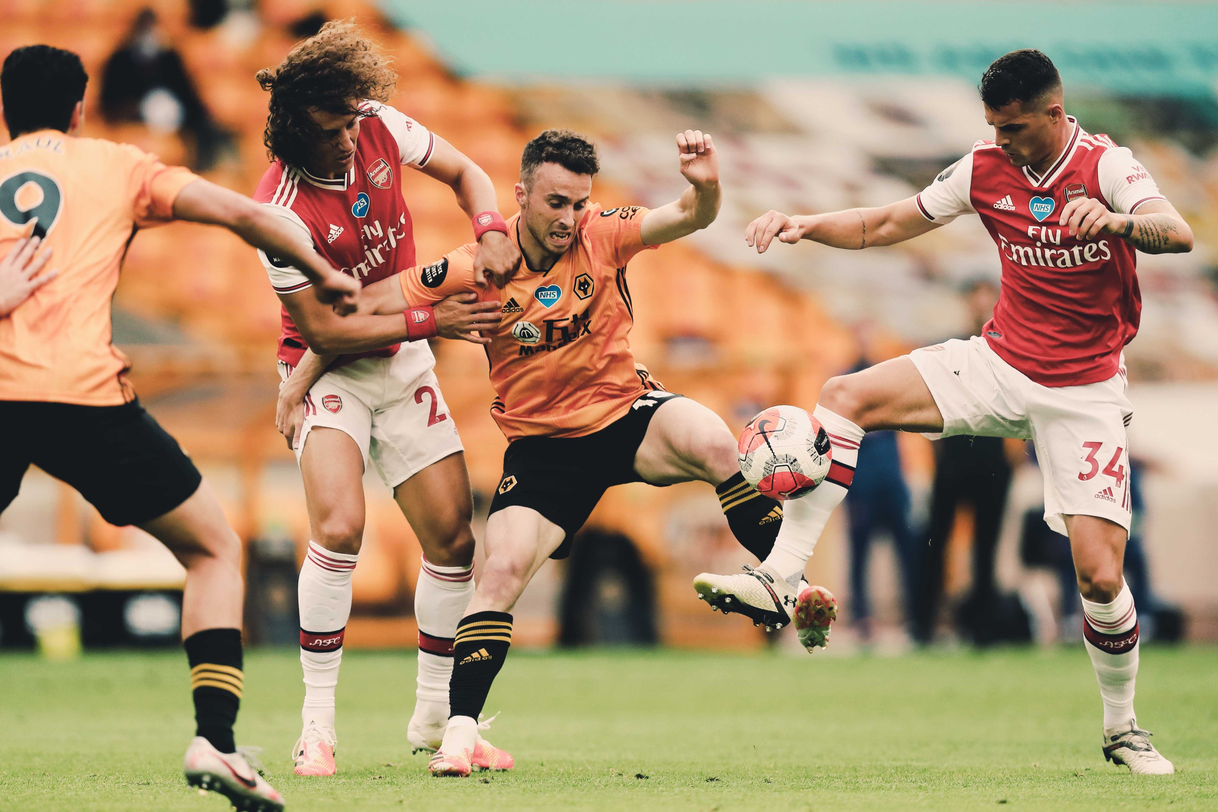 狼队失守主场,长路漫漫仍需奋斗的简单介绍 狼队失守主场,长路漫漫仍需奋斗的简单介绍