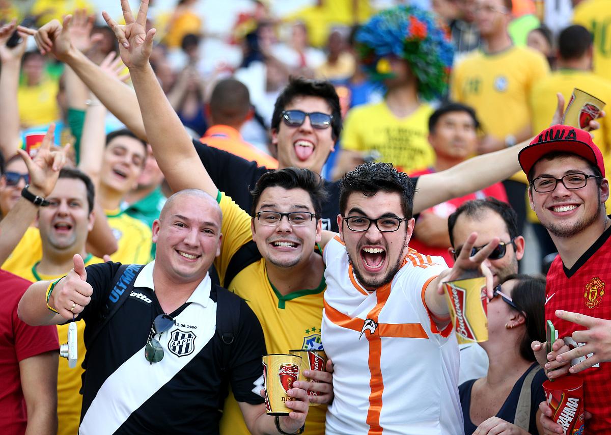 包含热血激情:球迷们为心爱的球队呐喊助威的词条 包含热血激情:球迷们为心爱的球队呐喊助威的词条