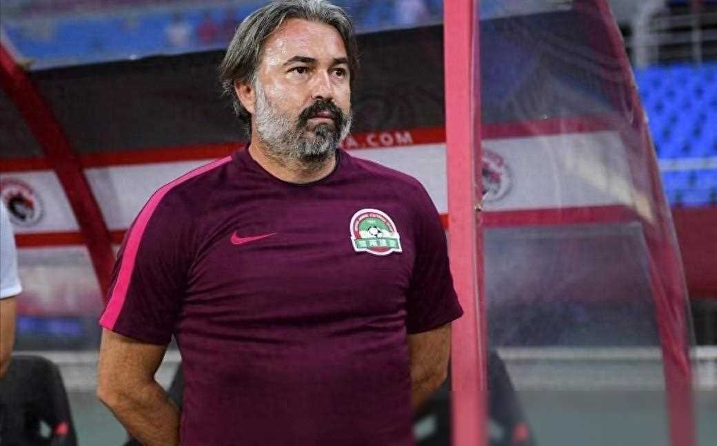 关于球队主教练因表现不佳遭遇下课风波的信息 关于球队主教练因表现不佳遭遇下课风波的信息