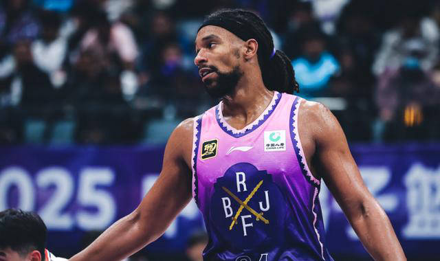 包含多特蒙德中场状态回勇，成为球队核心的词条