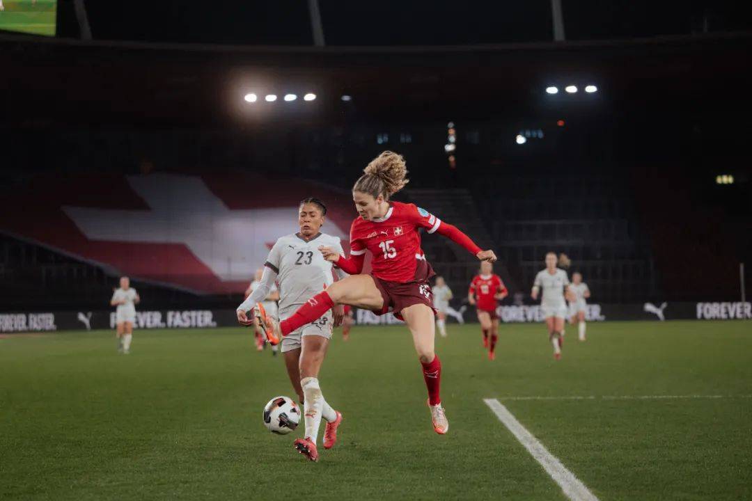 瑞士女足选手意气风发,意欲夺魁 瑞士女足选手意气风发,意欲夺魁