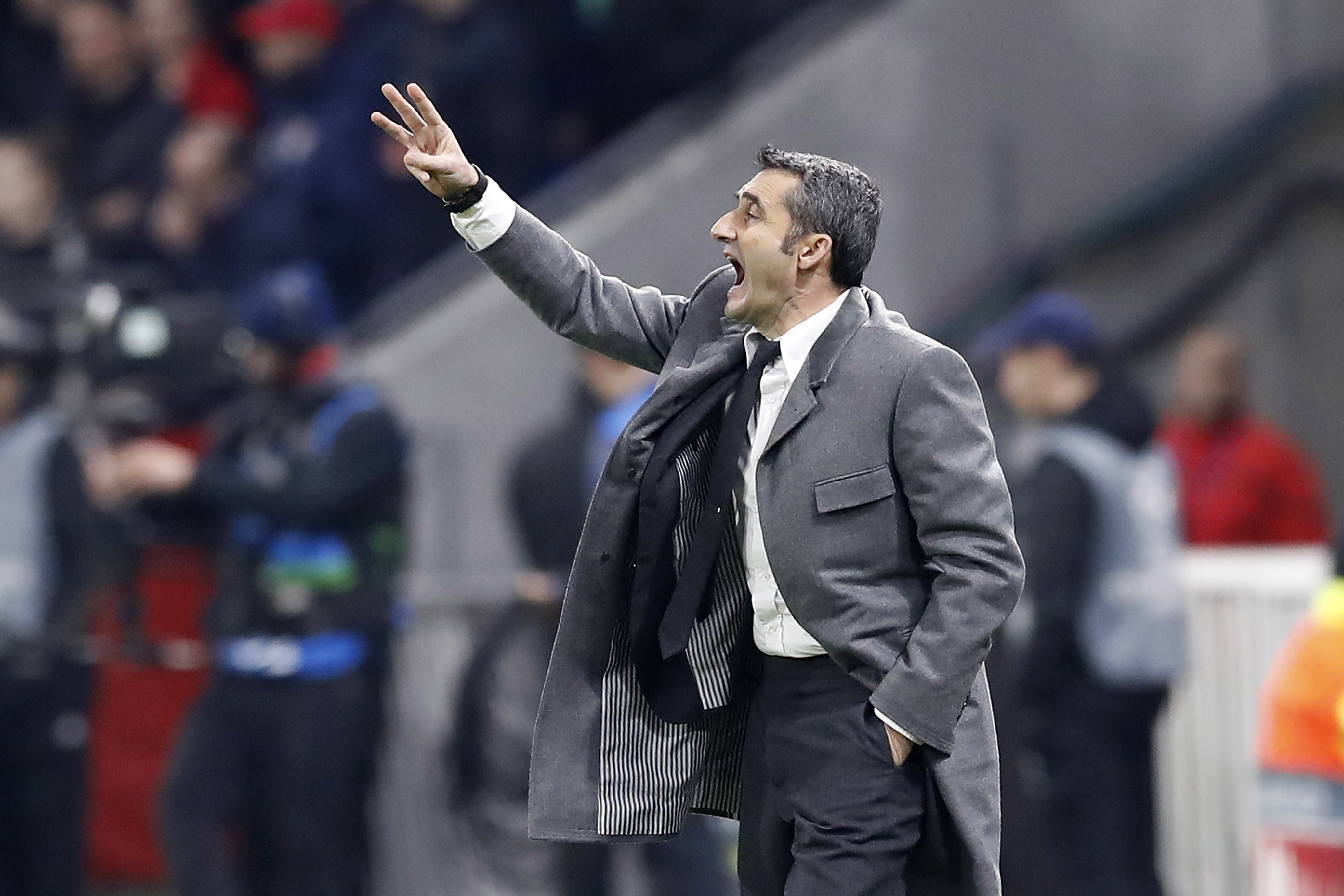 巴塞罗那对阵里昂,风波不断 巴塞罗那对阵里昂,风波不断