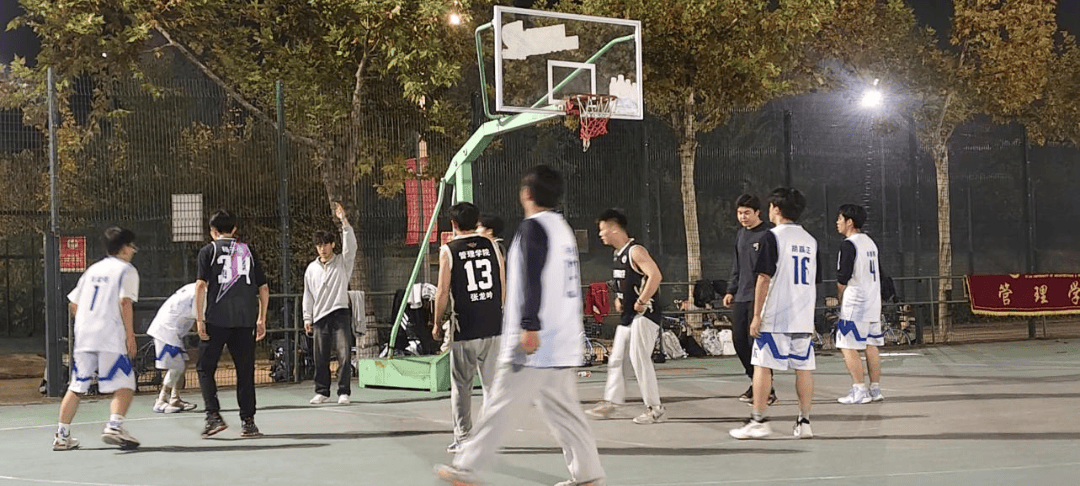 热血篮球对决揭幕,强队展现实力风采的简单介绍 热血篮球对决揭幕,强队展现实力风采的简单介绍