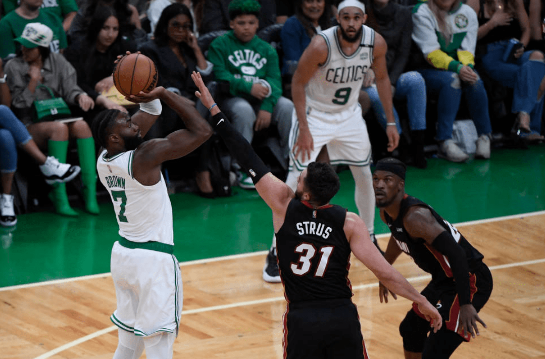 凯尔特人连扳四场,大逆转战胜热火队,征服东部半决赛的简单介绍 凯尔特人连扳四场,大逆转战胜热火队,征服东部半决赛的简单介绍