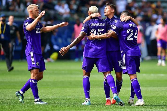 开云体育在线-热门球队遭遇逆袭，势均力敌的对决吸引眼球的简单介绍