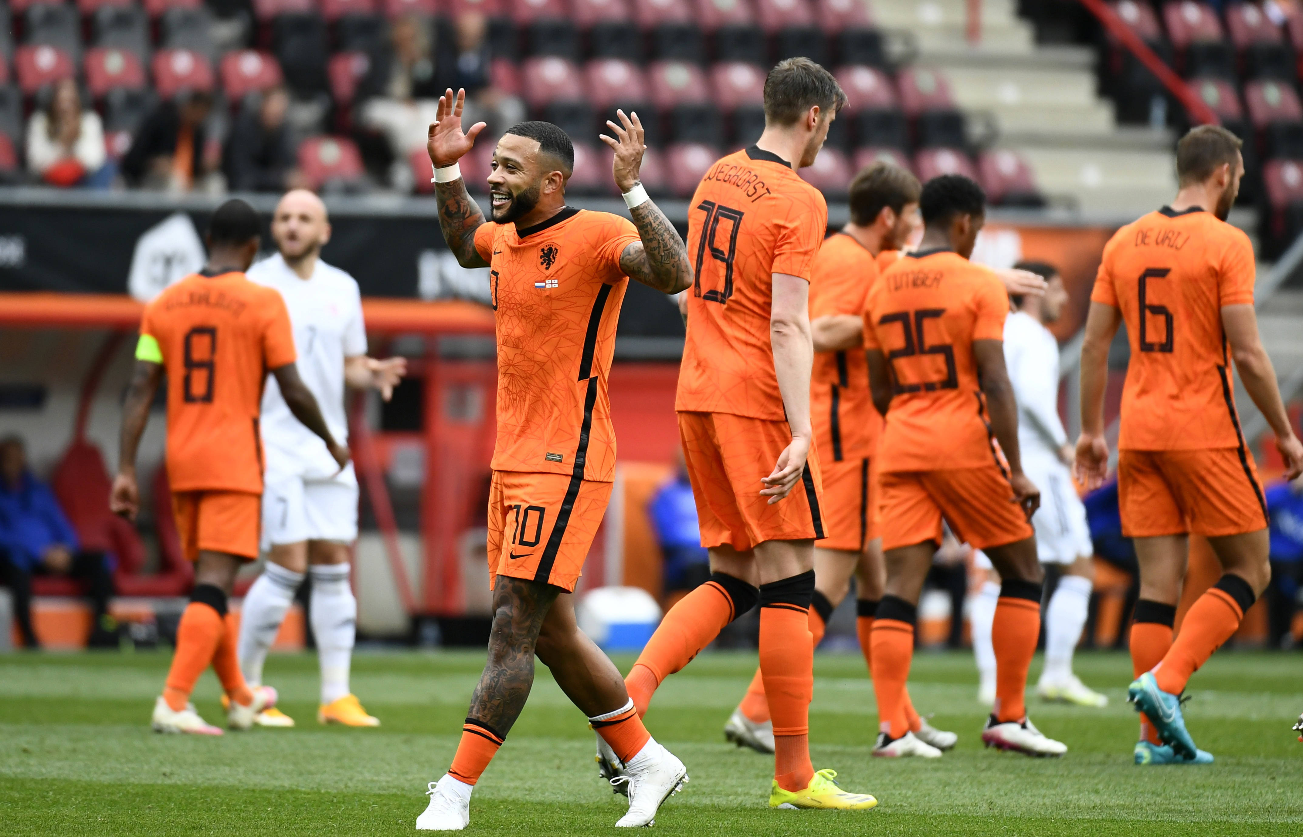 荷兰球队在锦标赛中击败对手 荷兰球队在锦标赛中击败对手