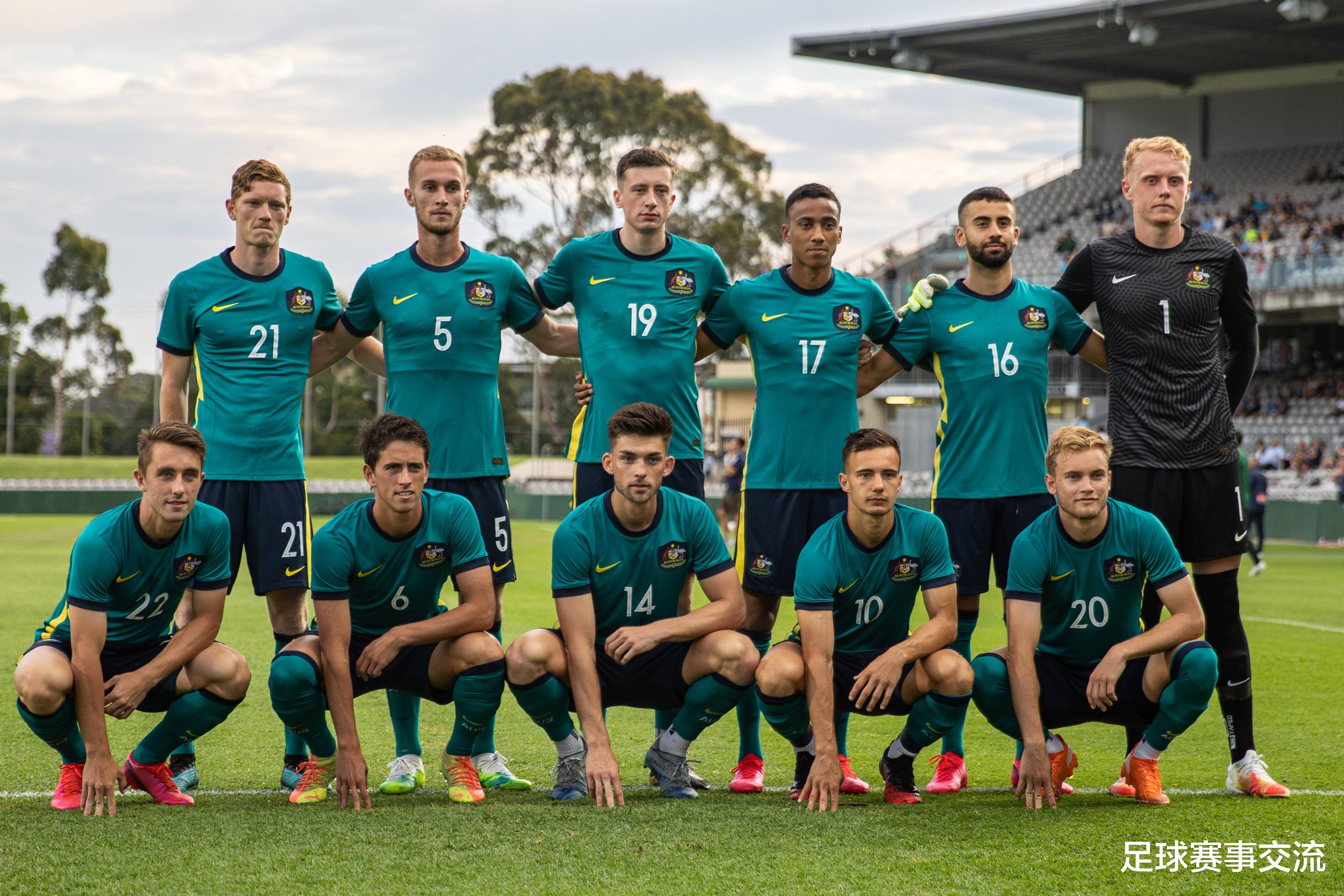 阿曼球员沙马纳出战亚洲杯比赛