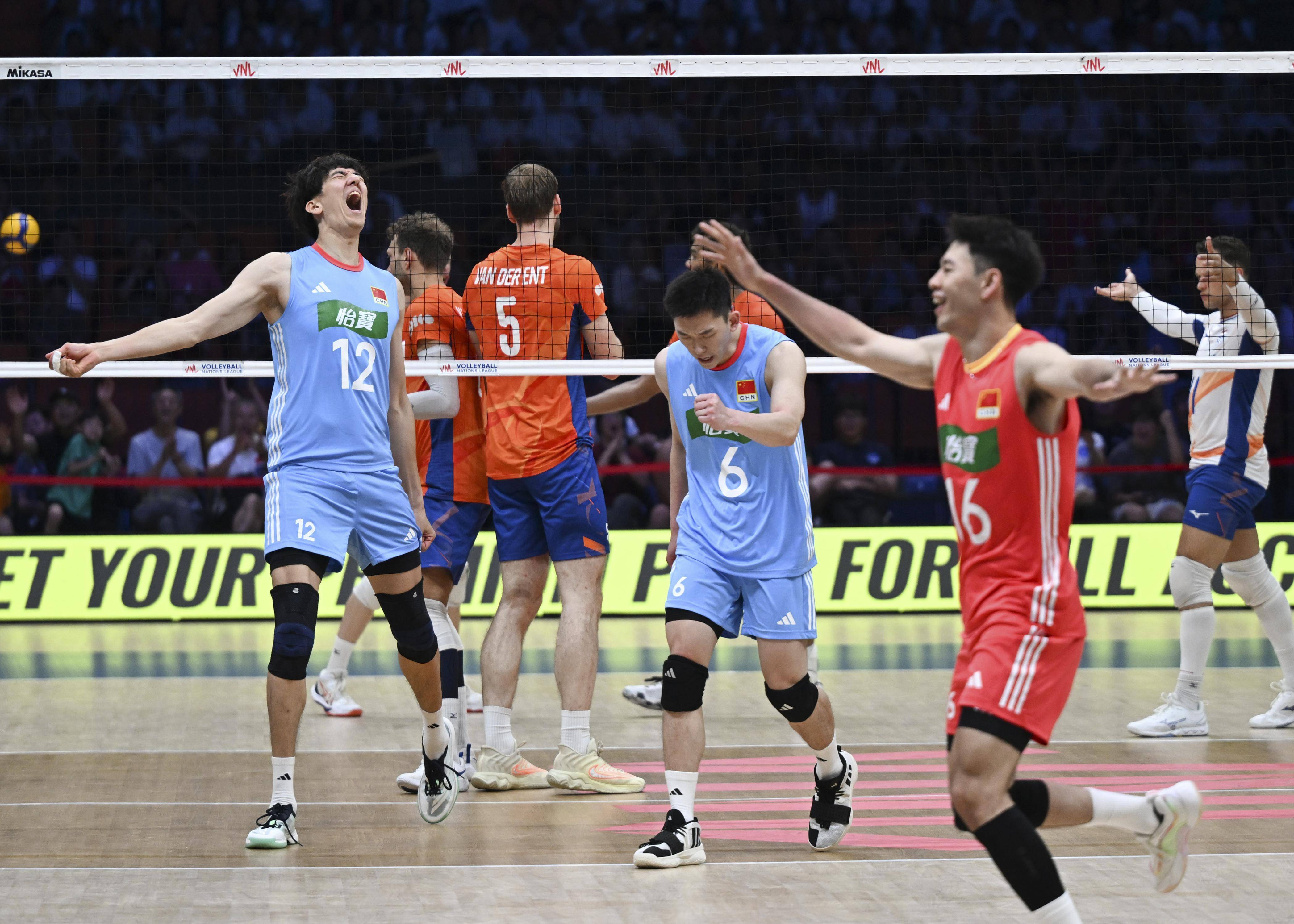 国内球队在亚冠赛场上的全力拼搏 国内球队在亚冠赛场上的全力拼搏