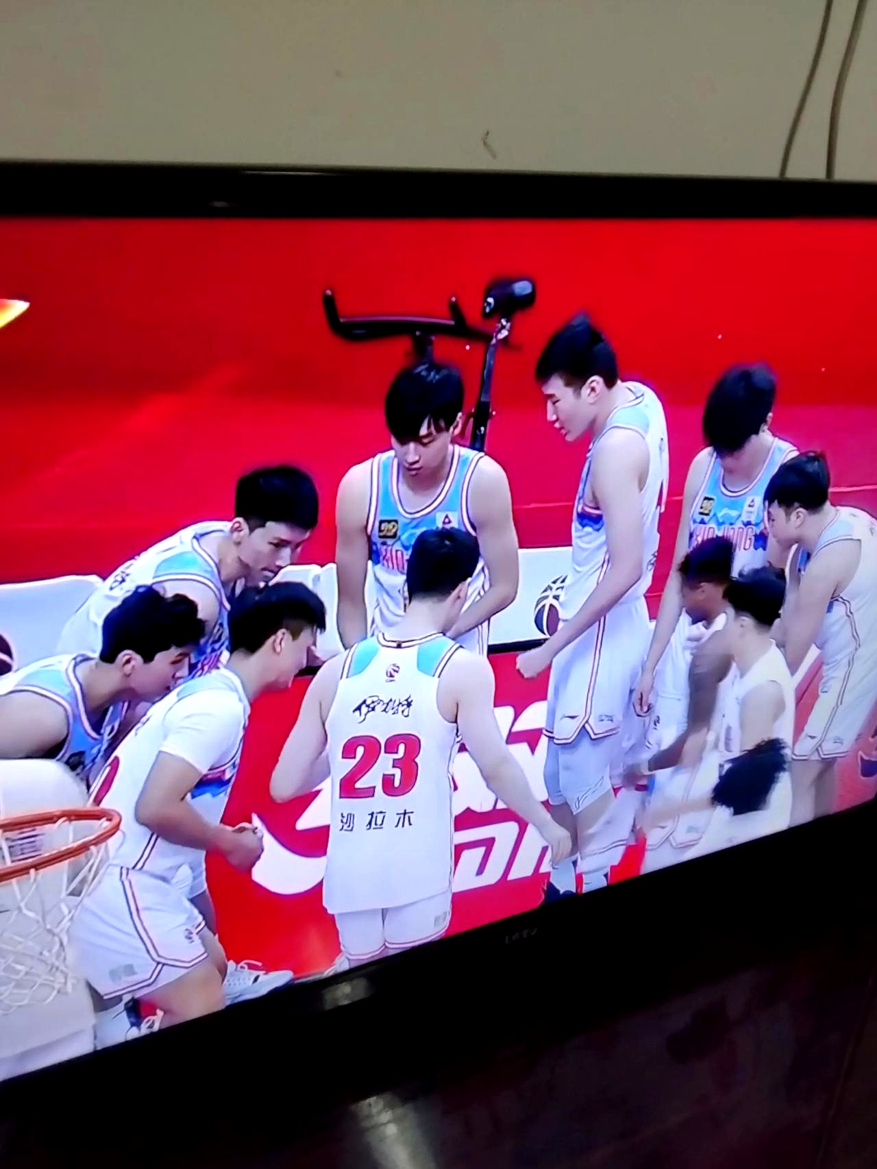 新疆男篮不敌四川队,联赛形势一落千丈的简单介绍 新疆男篮不敌四川队,联赛形势一落千丈的简单介绍