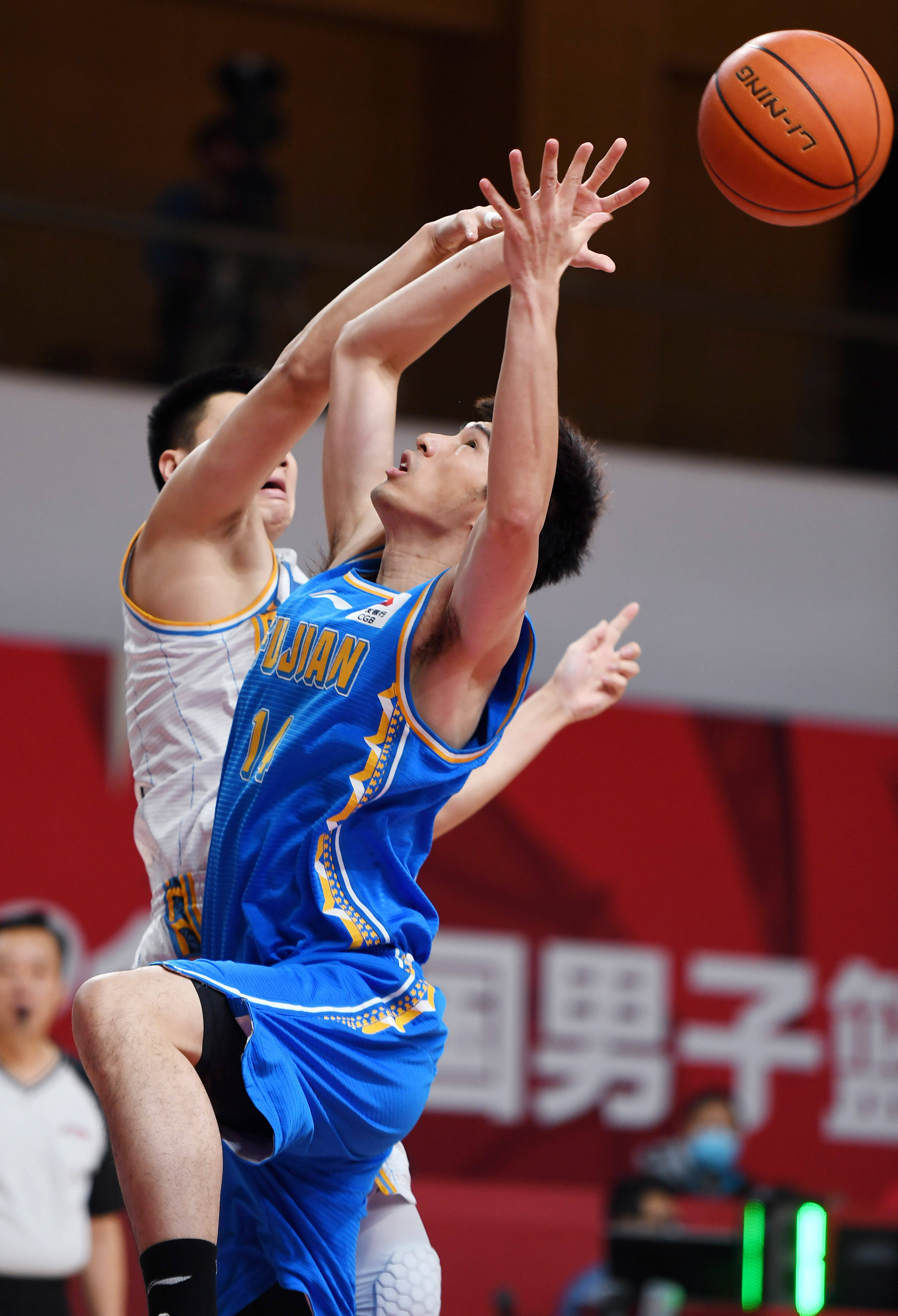 篮球比赛中精彩表现频频出现 篮球比赛中精彩表现频频出现