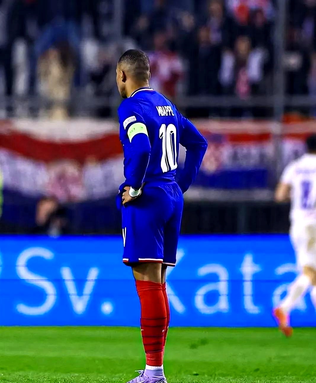 关于法国球员因伤缺席下一场比赛的信息 关于法国球员因伤缺席下一场比赛的信息