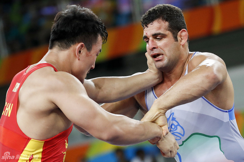 墨西哥队与智利队在北美洲进行激烈对抗 墨西哥队与智利队在北美洲进行激烈对抗