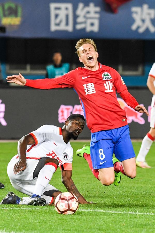 河南建业球队遭遇重庆老乡逼平,保级压力增大 河南建业球队遭遇重庆老乡逼平,保级压力增大