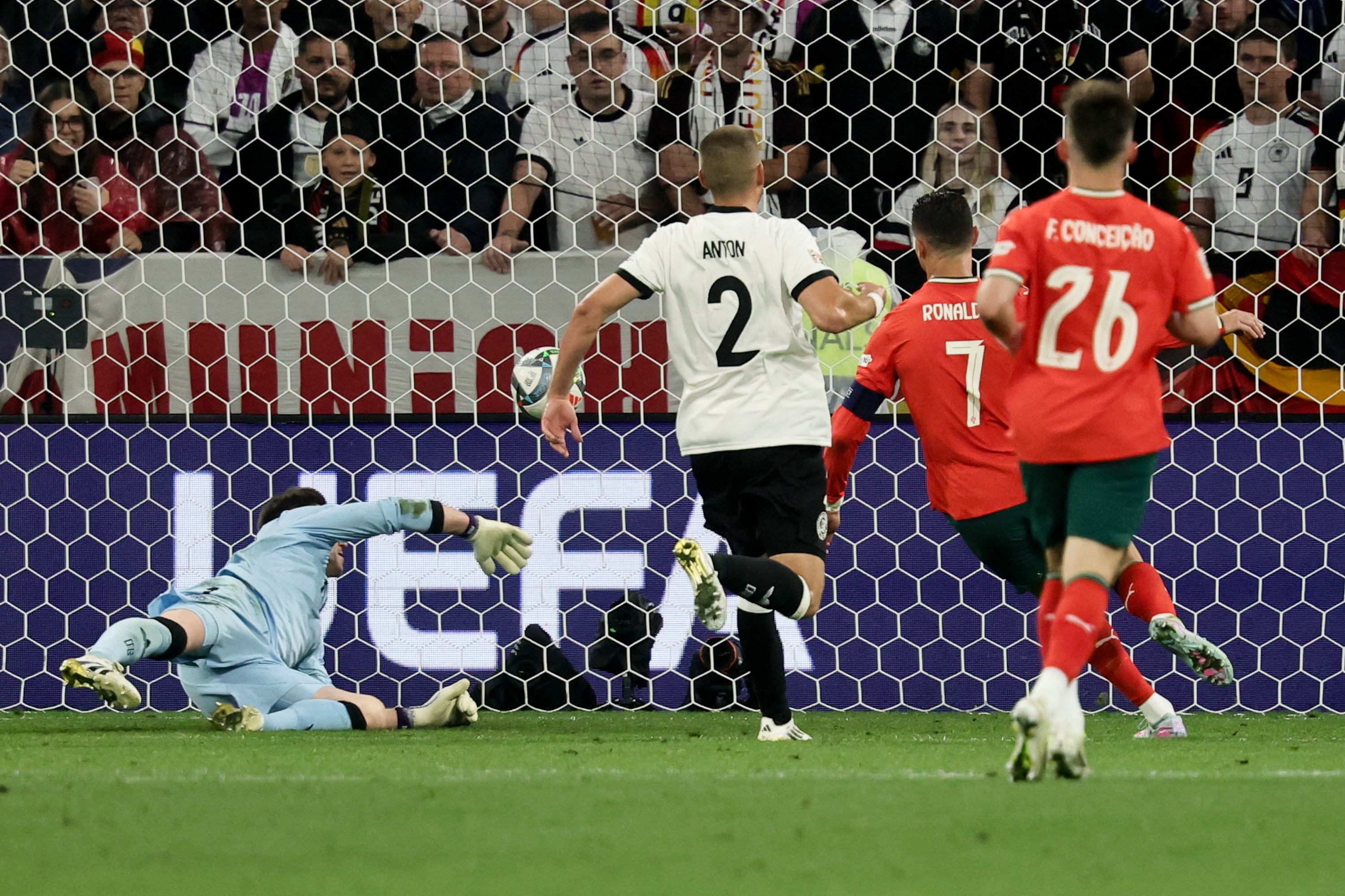 开云体育官网-葡萄牙国家队实力不容小觑，欧预赛连胜